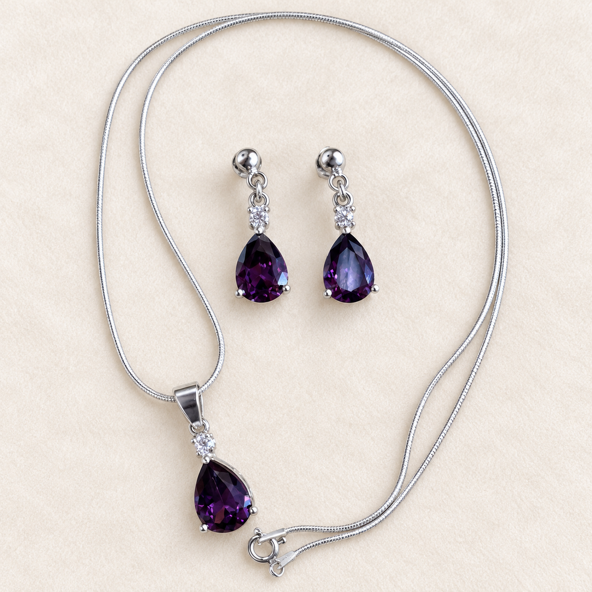 Schmuckset aus 925er und 950er Silber mit violetten Zirkonia