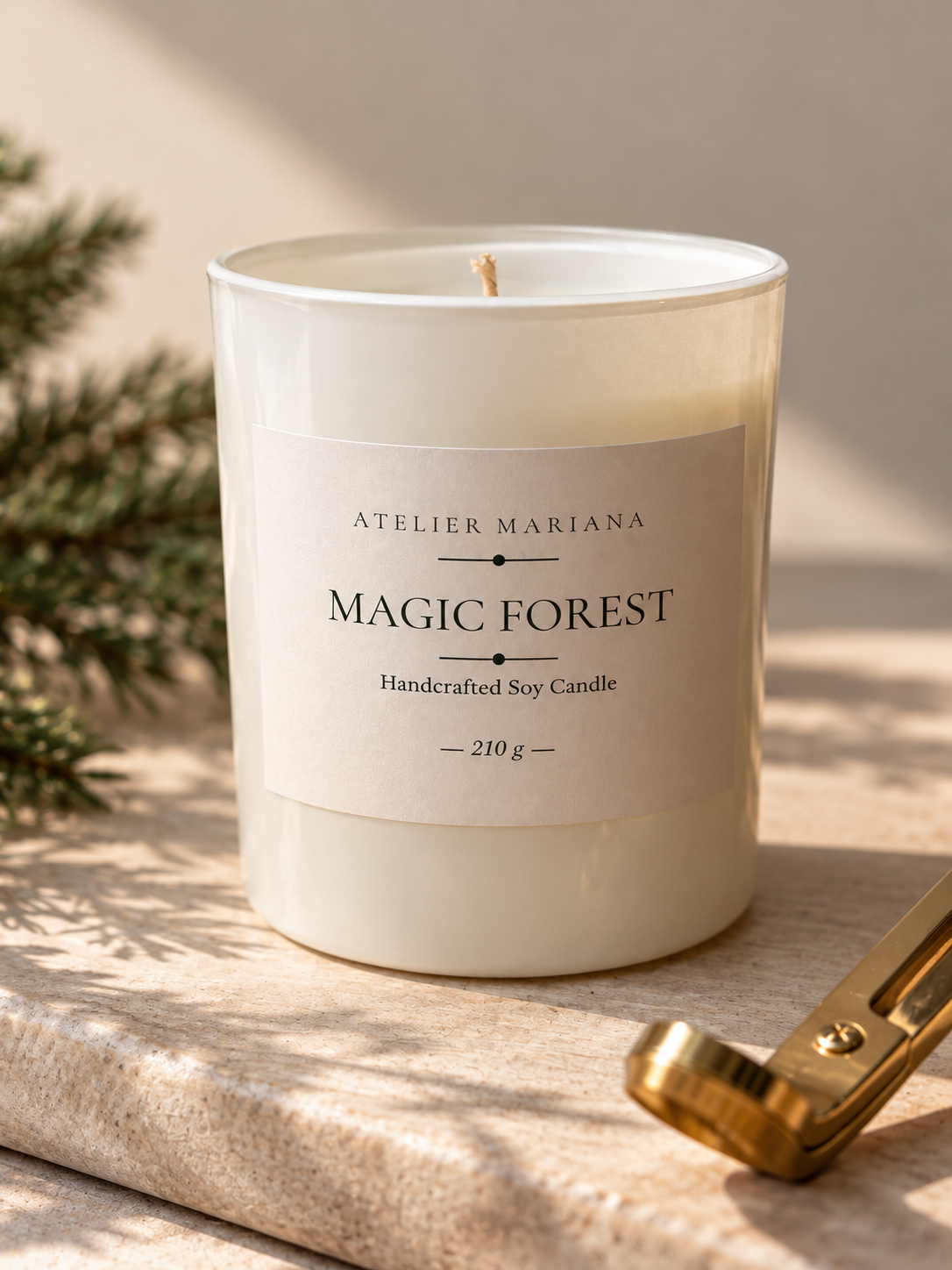 Sojawachskerze „Magic Forest“ (210 g) – Im matten Weißglas mit Geschenkbox