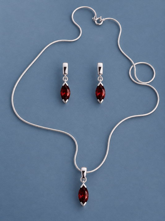 Schmuckset aus 925er und 950er Silber mit roten Zirkonia